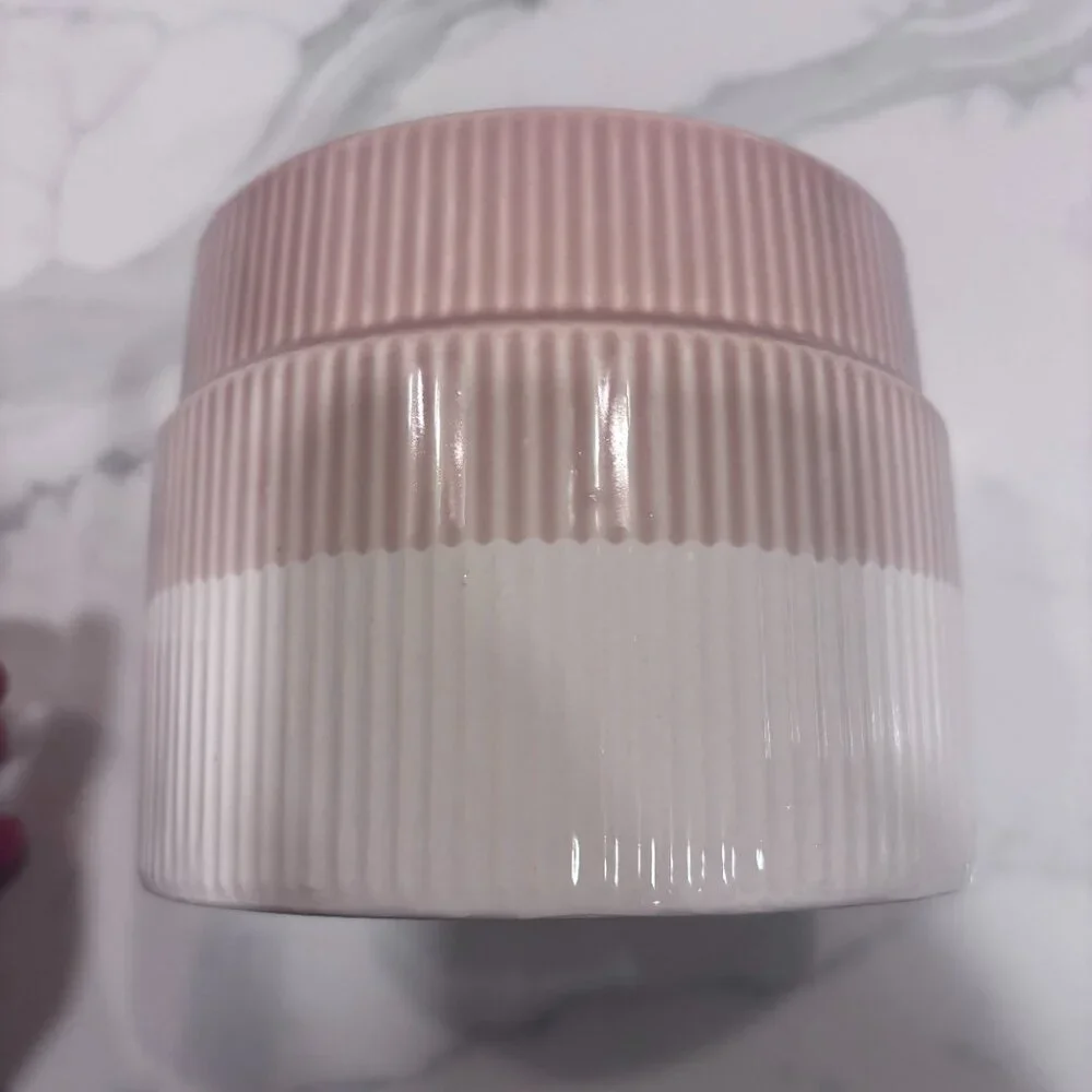 Green Pot light pink